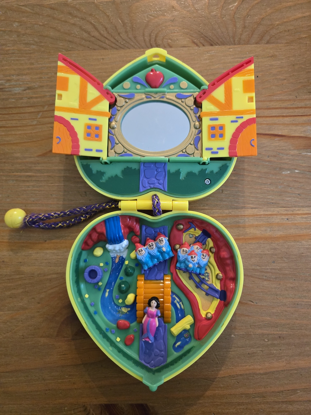 Snow White Seven Dwarves Polly Pocket Miniature Compact Playset